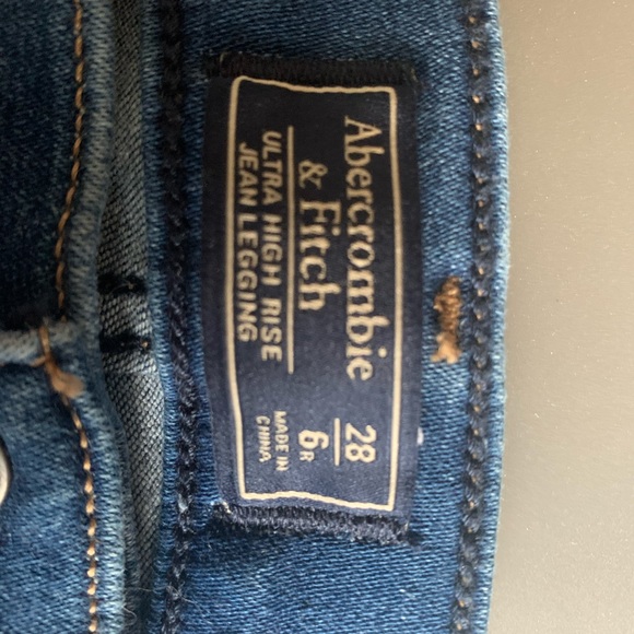 Abercrombie and Fitch Ultra High Rise Jean Legging - Picture 5 of 5